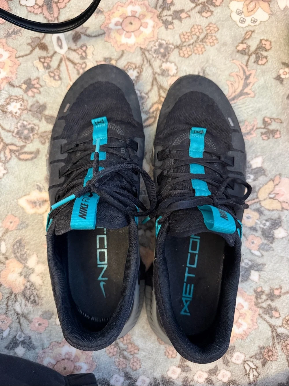 Nike Men's Black and Teal Metcon Free